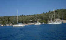 mongonissi bay.jpg (52857 bytes)